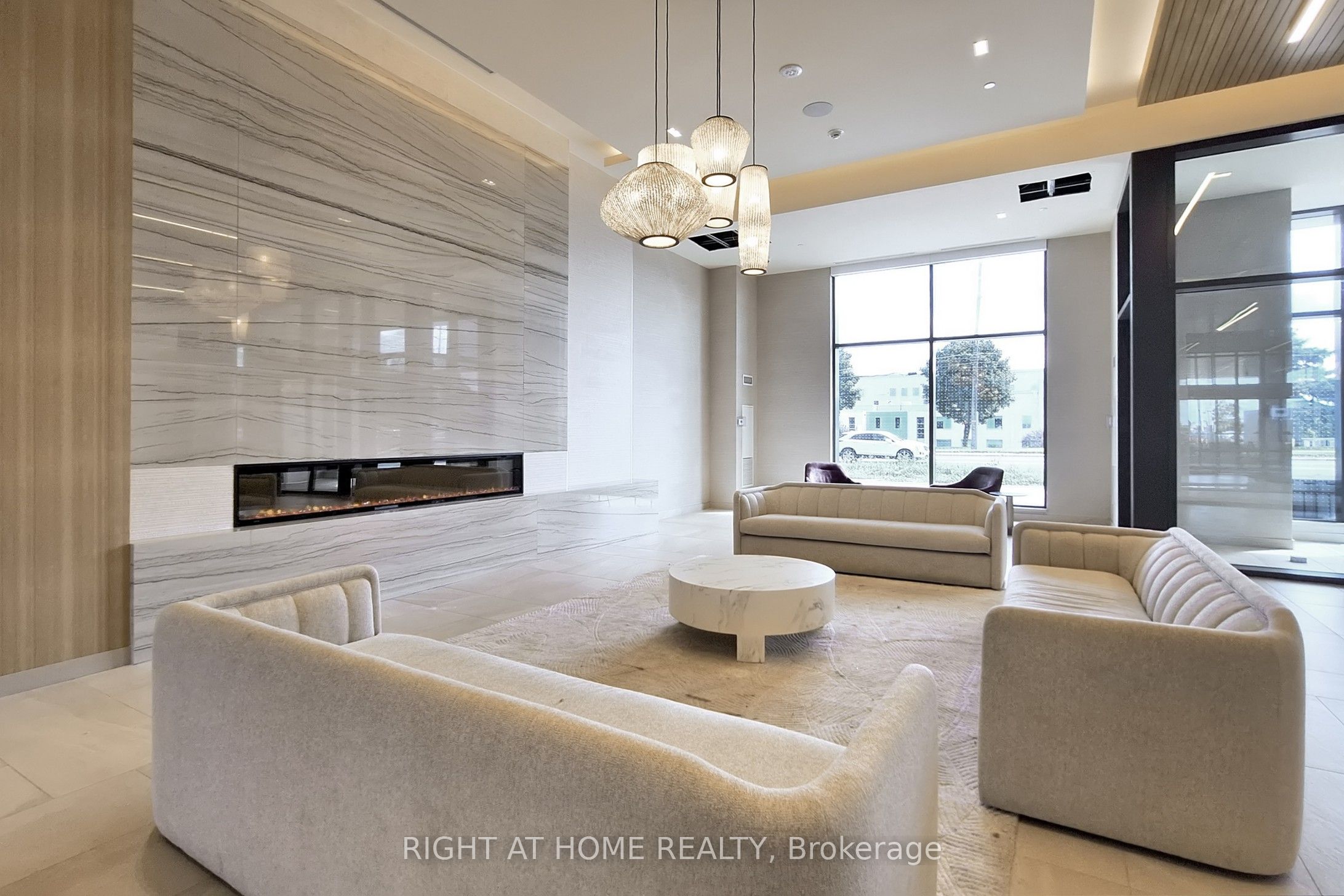 8960 Jane Street LPH106