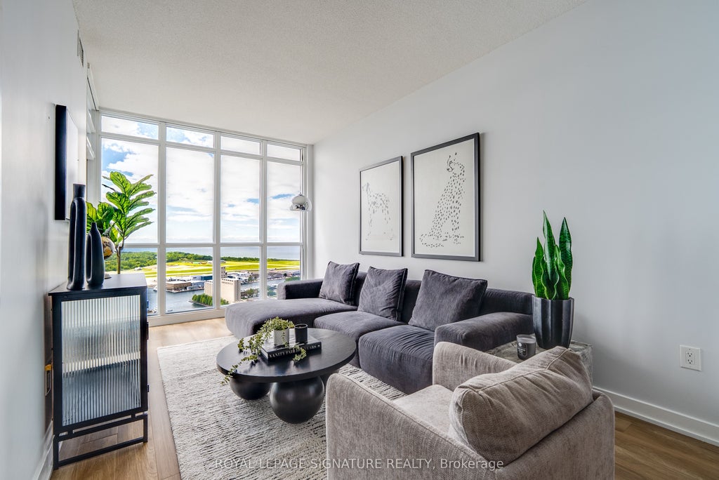 Photo of 15 Iceboat Terrace #3907, Toronto, ON M5V 4A5 (MLS # C13450784)