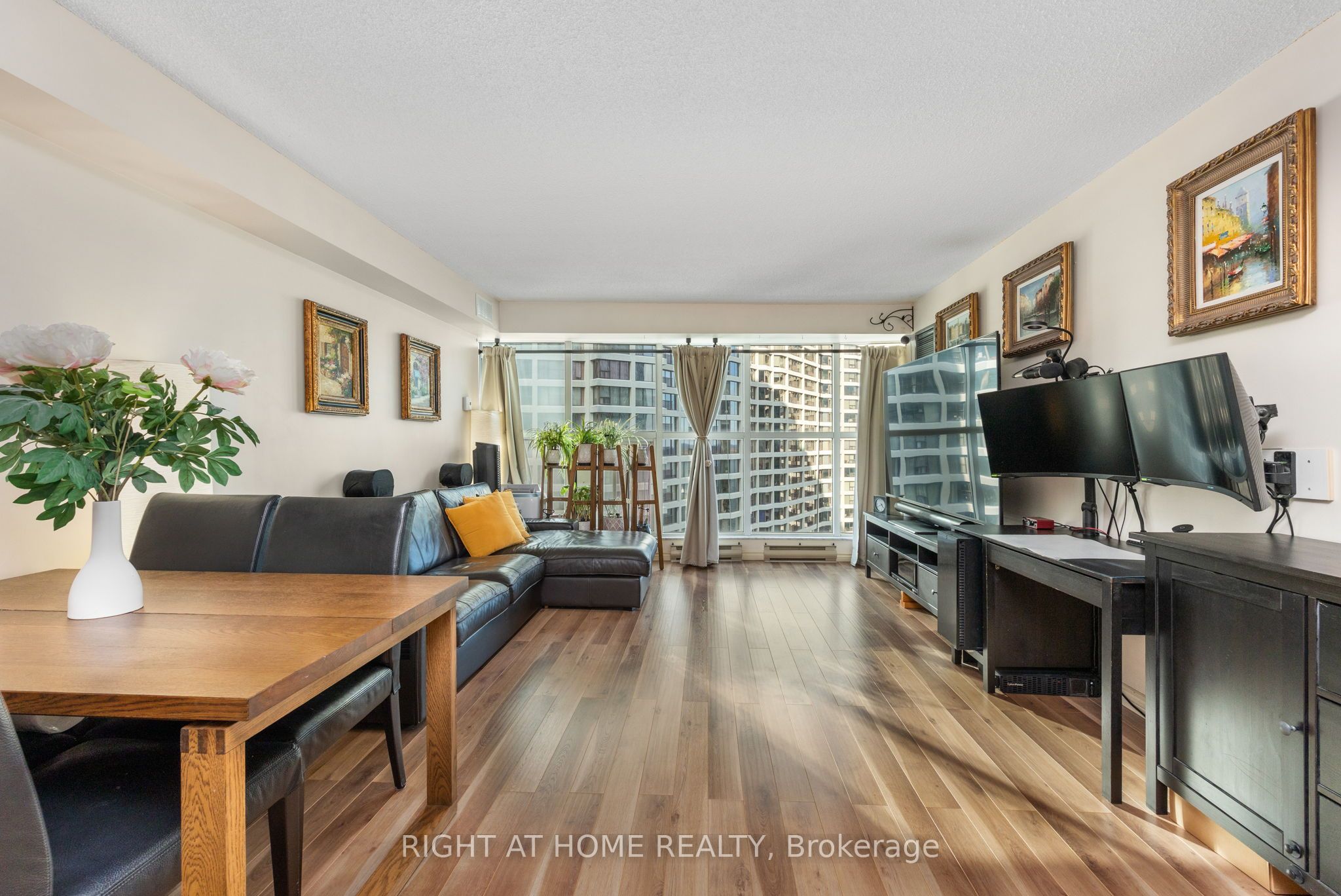 77 Harbour Square 2306