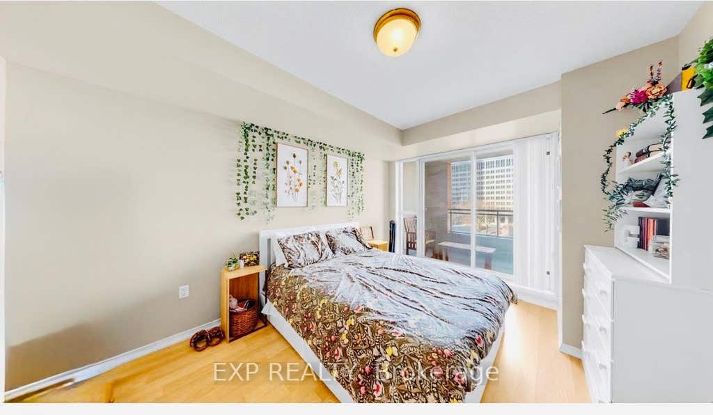 Photo of 889 Bay Street #607, Toronto, ON M5S 3K5 (MLS # C13708858)