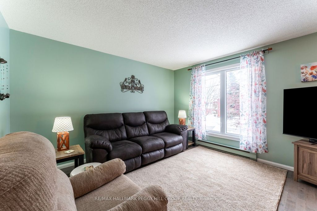 Photo of 112 Borland Street E, Orillia, ON L3V 2B7 (MLS # S12861026)