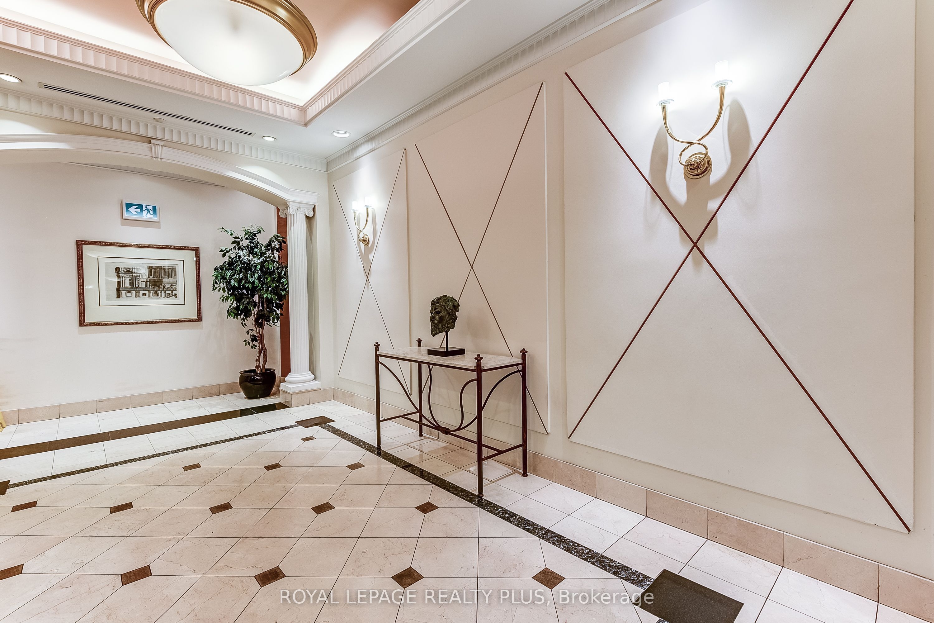 980 Yonge Street 715
