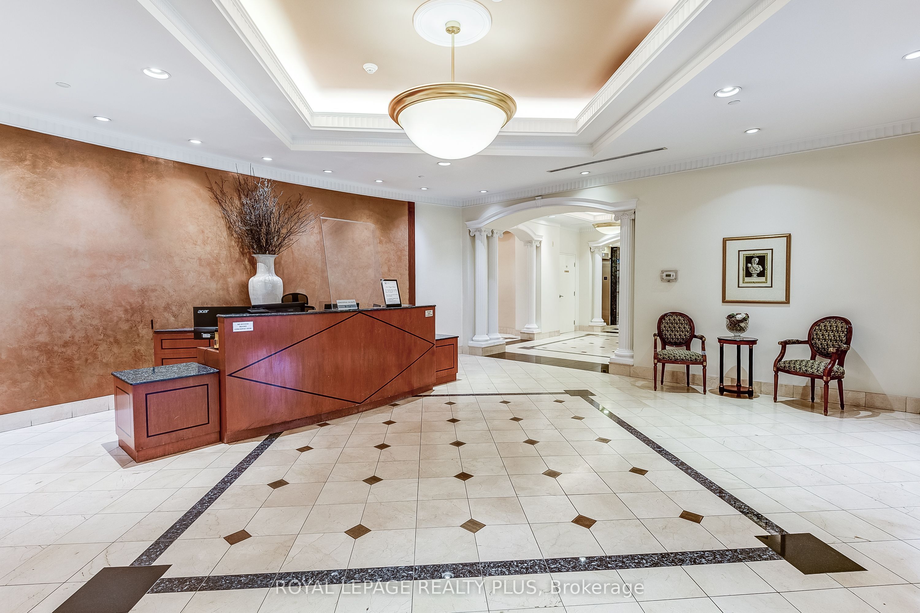 980 Yonge Street 715