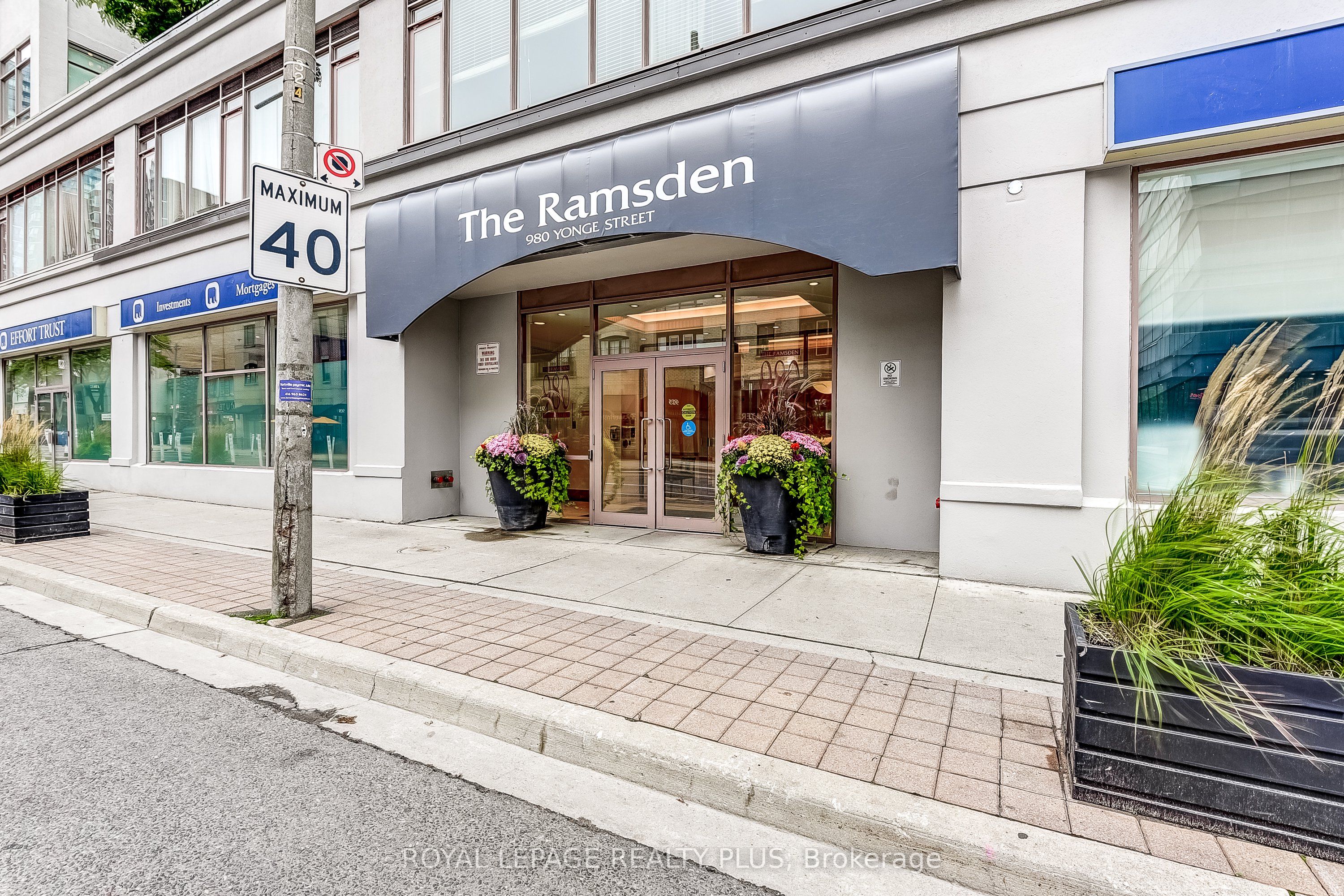 980 Yonge Street 715