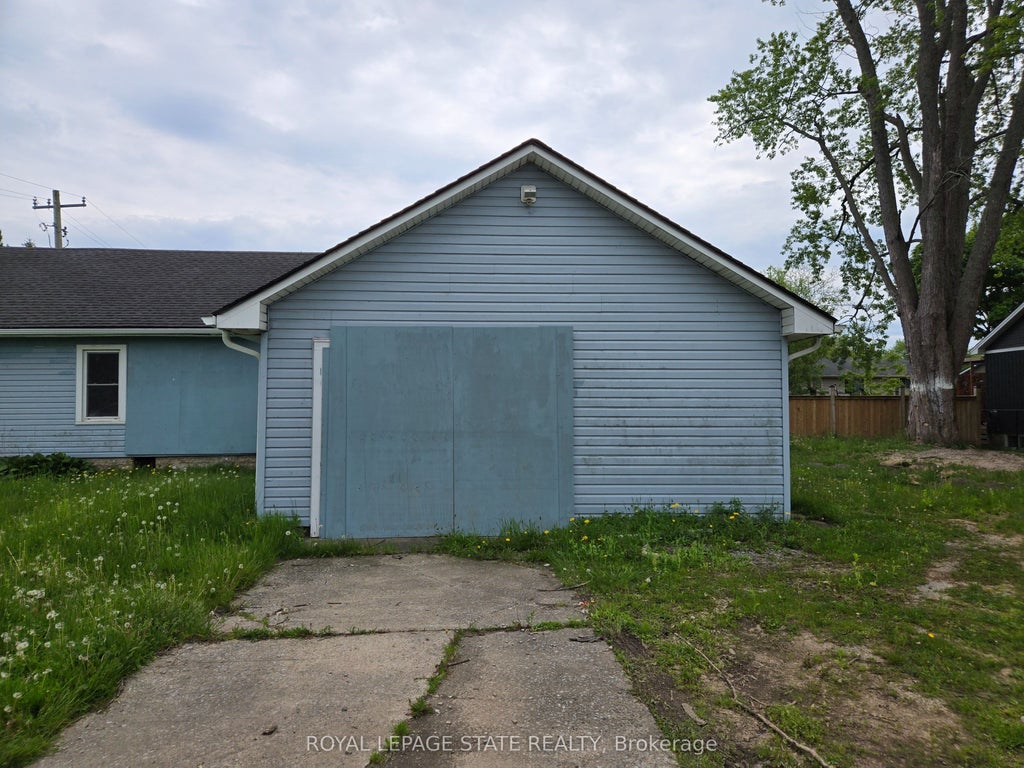 Photo of 303 Ridge Road S, Fort Erie, ON L0S 1N0 (MLS # X13601240)