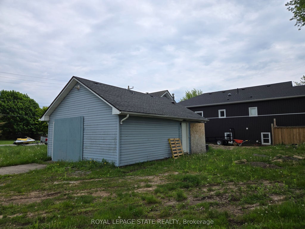 Photo of 303 Ridge Road S, Fort Erie, ON L0S 1N0 (MLS # X13601240)