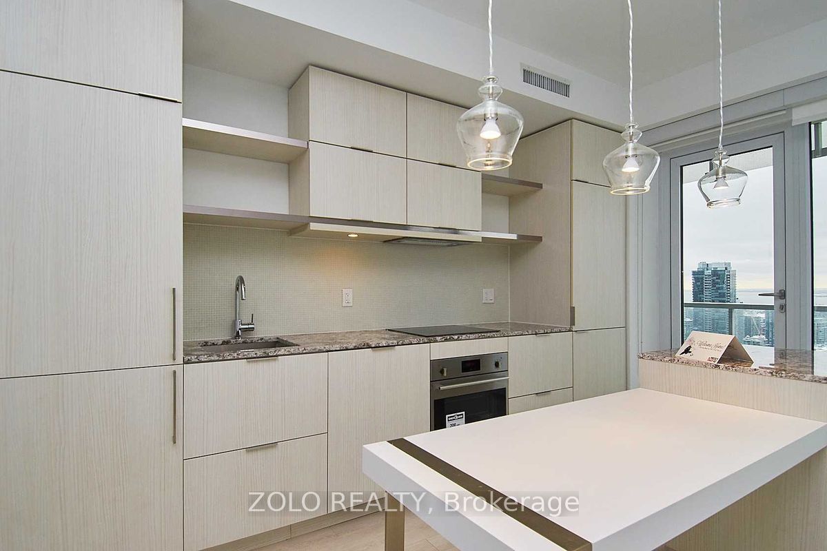 197 Yonge Street 5611