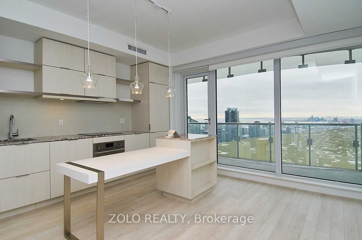 197 Yonge Street 5611