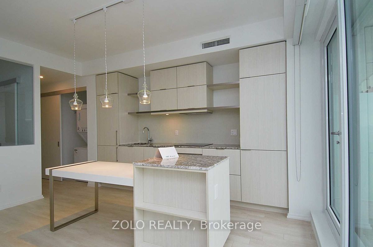 197 Yonge Street 5611