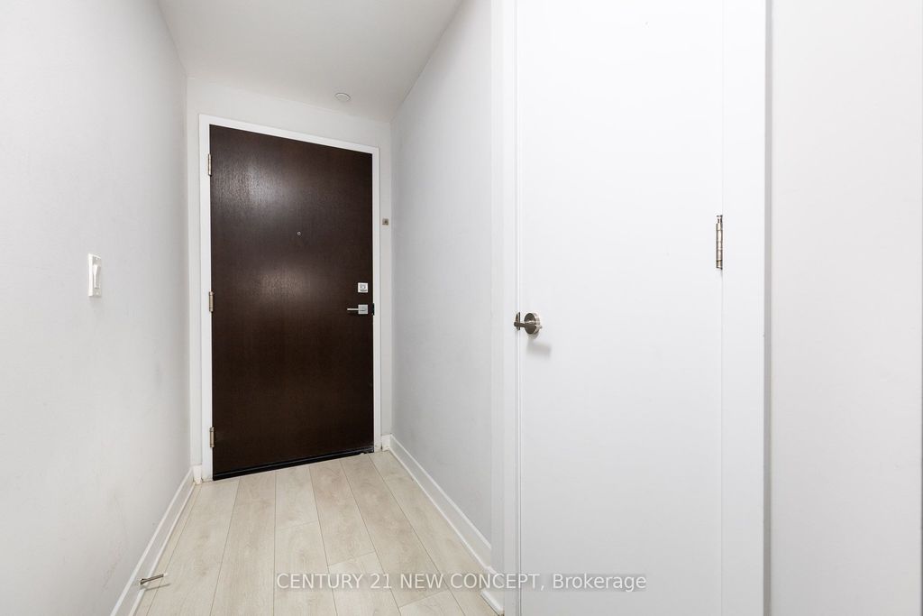 Photo of 2221 Yonge Street #3906, Toronto, ON M4S 0B8 (MLS # C12444407)