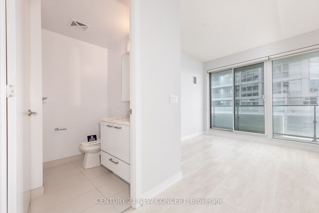 Photo of 2221 Yonge Street #3906, Toronto, ON M4S 0B8 (MLS # C12444407)