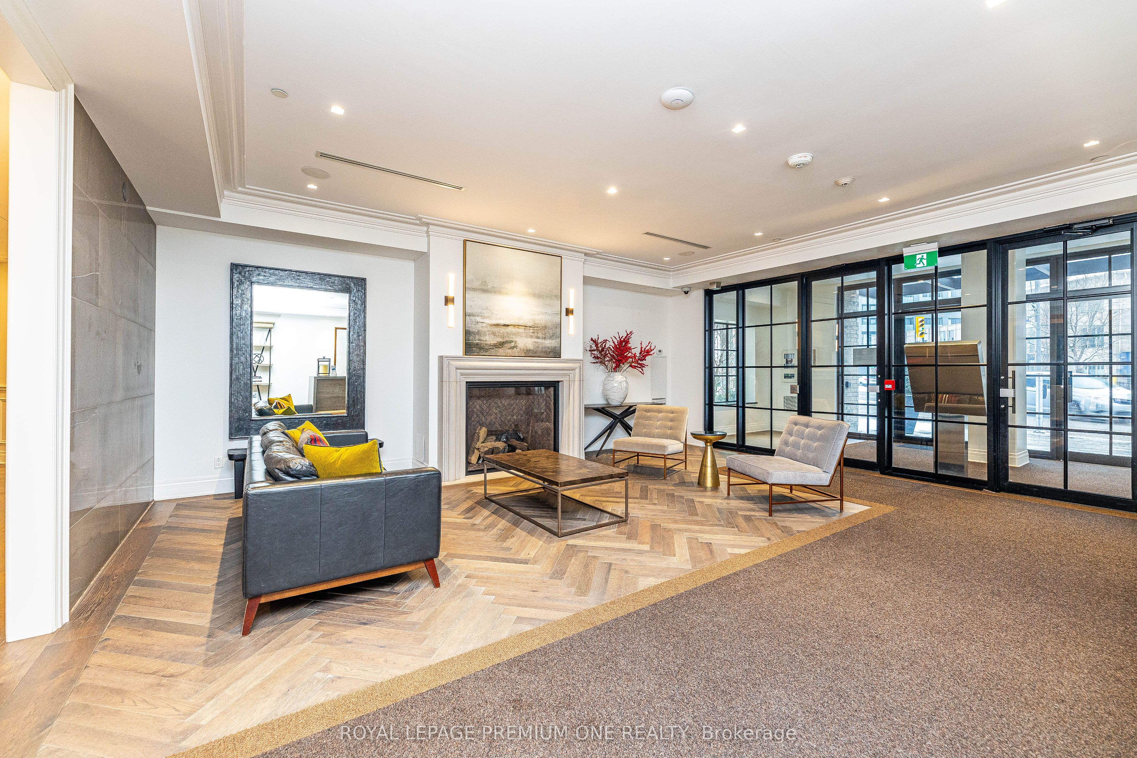 571 Prince Edward Drive N 401