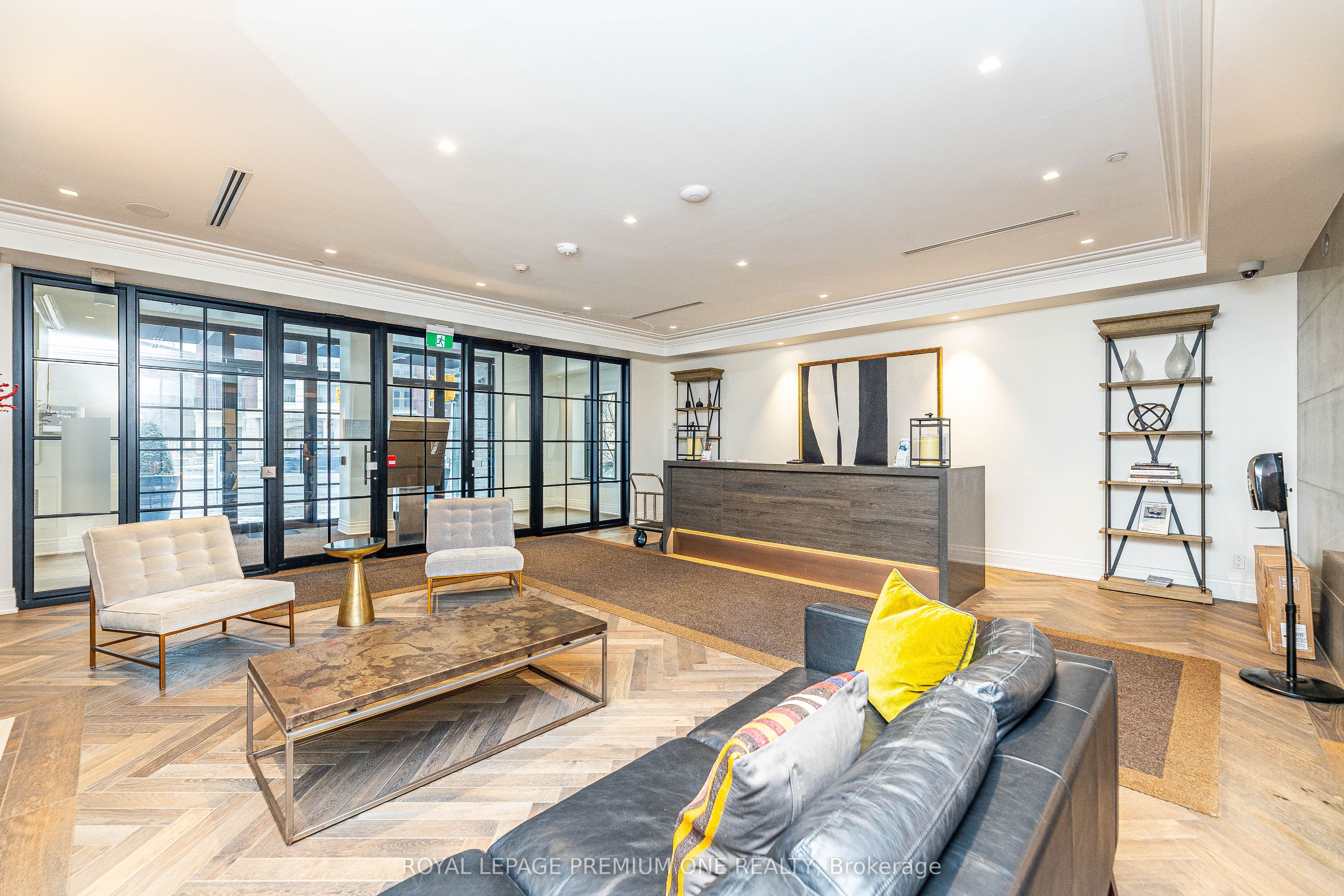 571 Prince Edward Drive N 401