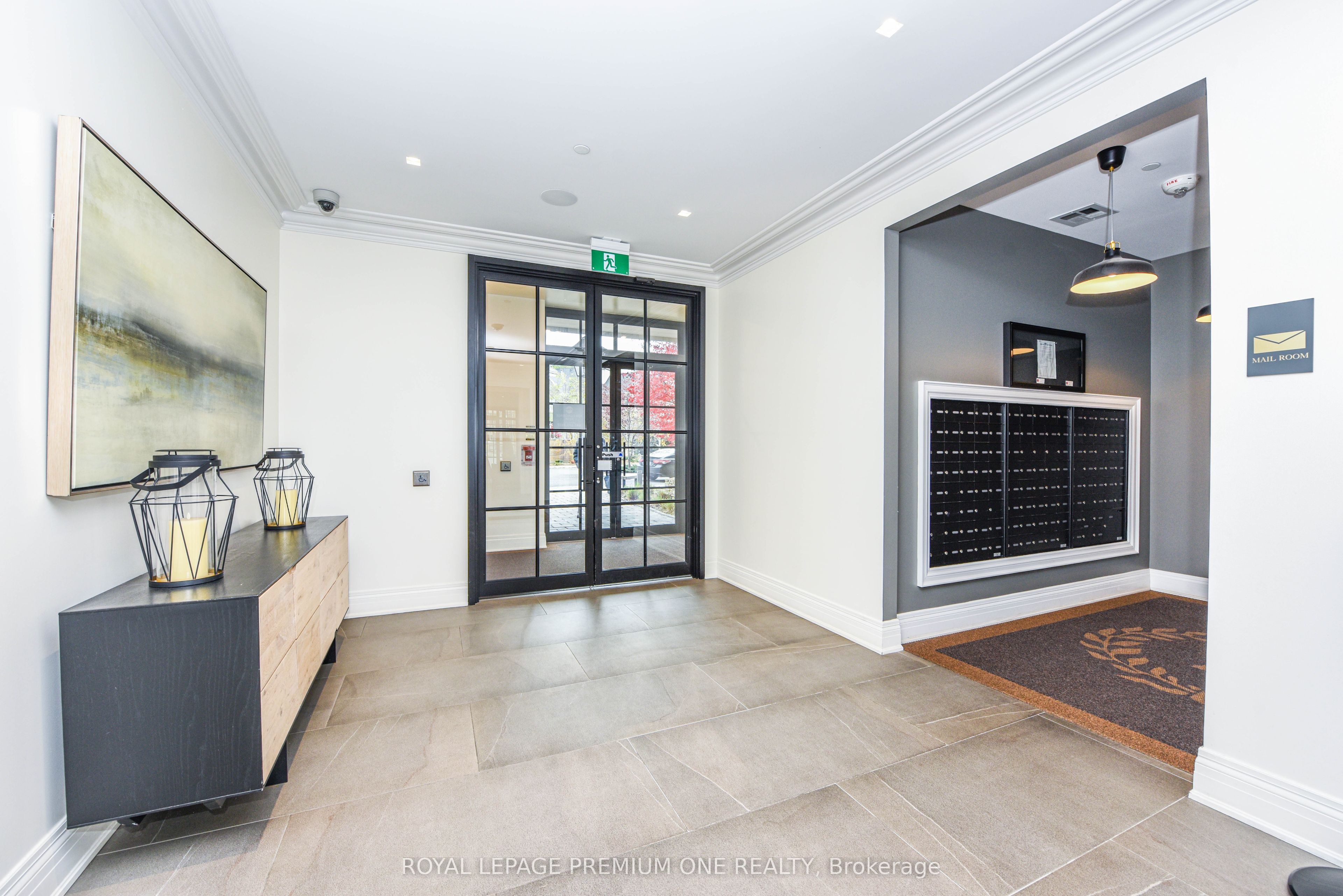 571 Prince Edward Drive N 401