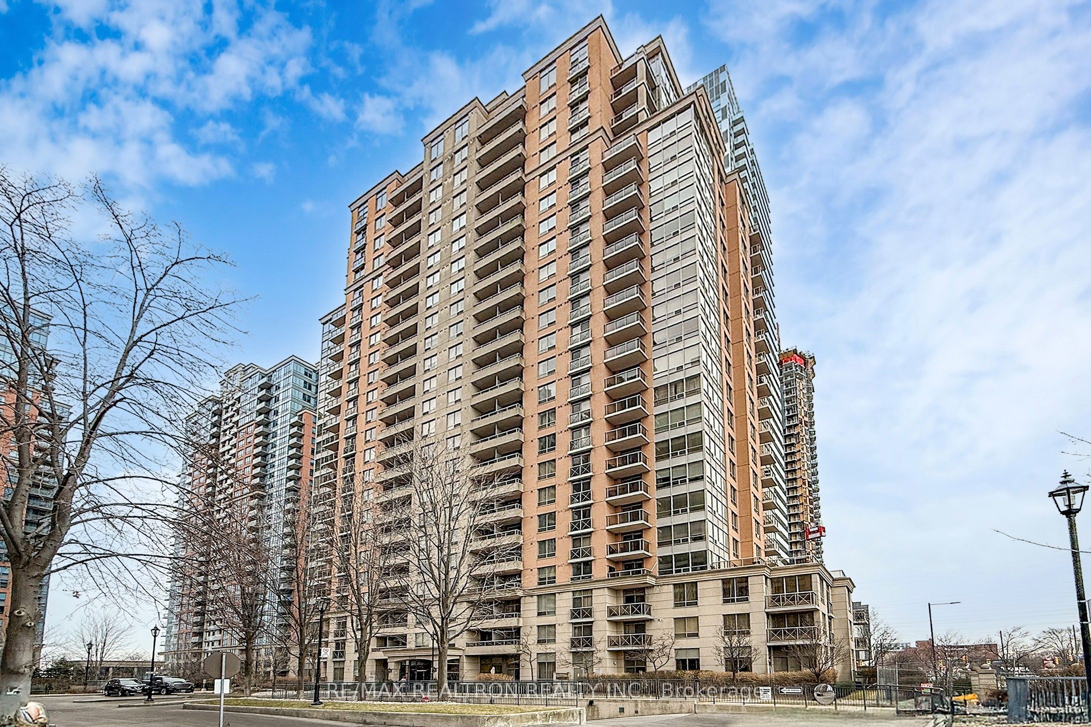 5233 Dundas Street W 1625