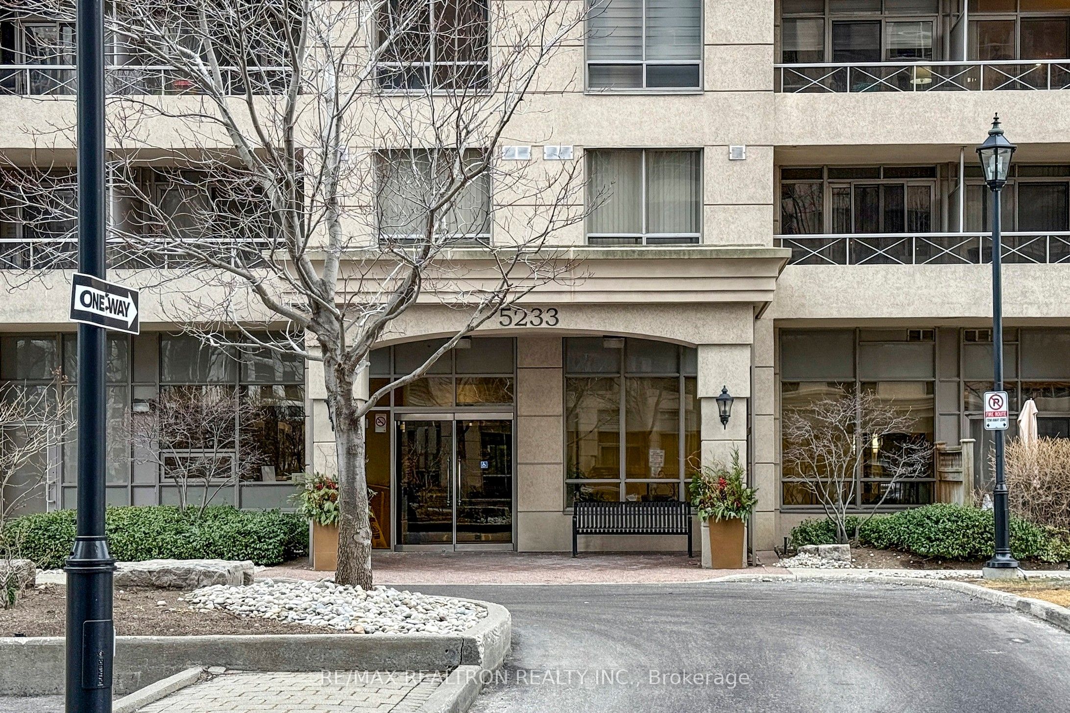 5233 Dundas Street W 1625