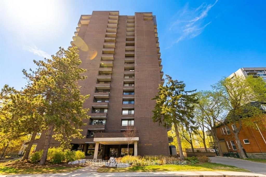Photo 1 of 37 — 71 Somerset Street W 2003, Ottawa Centre, ON K2P 2G2