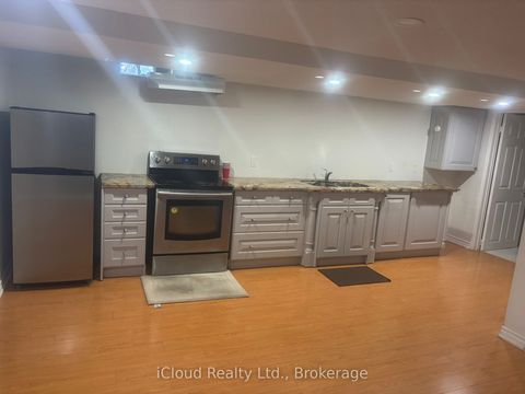 1185 Prestonwood Crescent Mississauga ON L5V 2V3