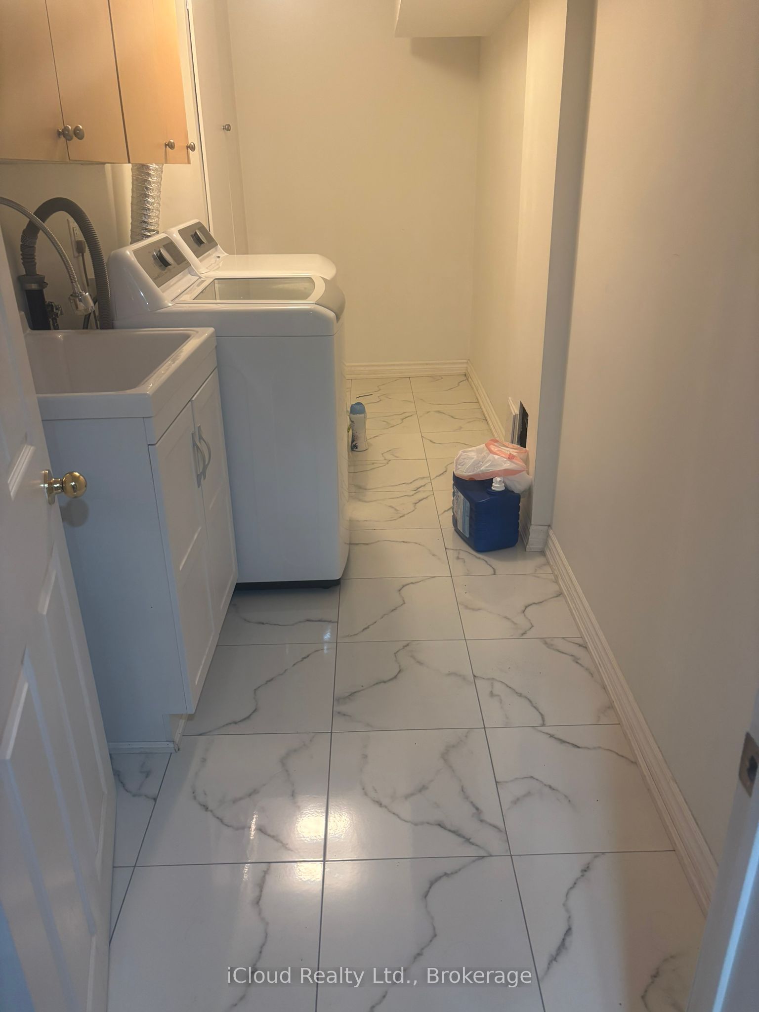 1185 Prestonwood Crescent
