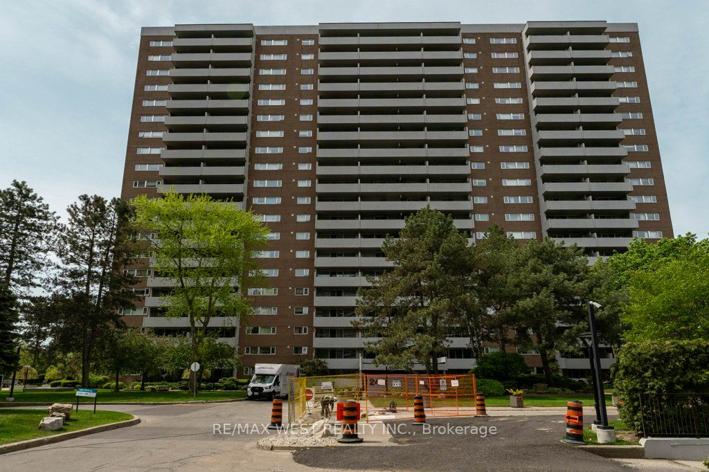 Photo of 240 Scarlett Road #807, Toronto, ON M6N 4X4 (MLS # W13718434)