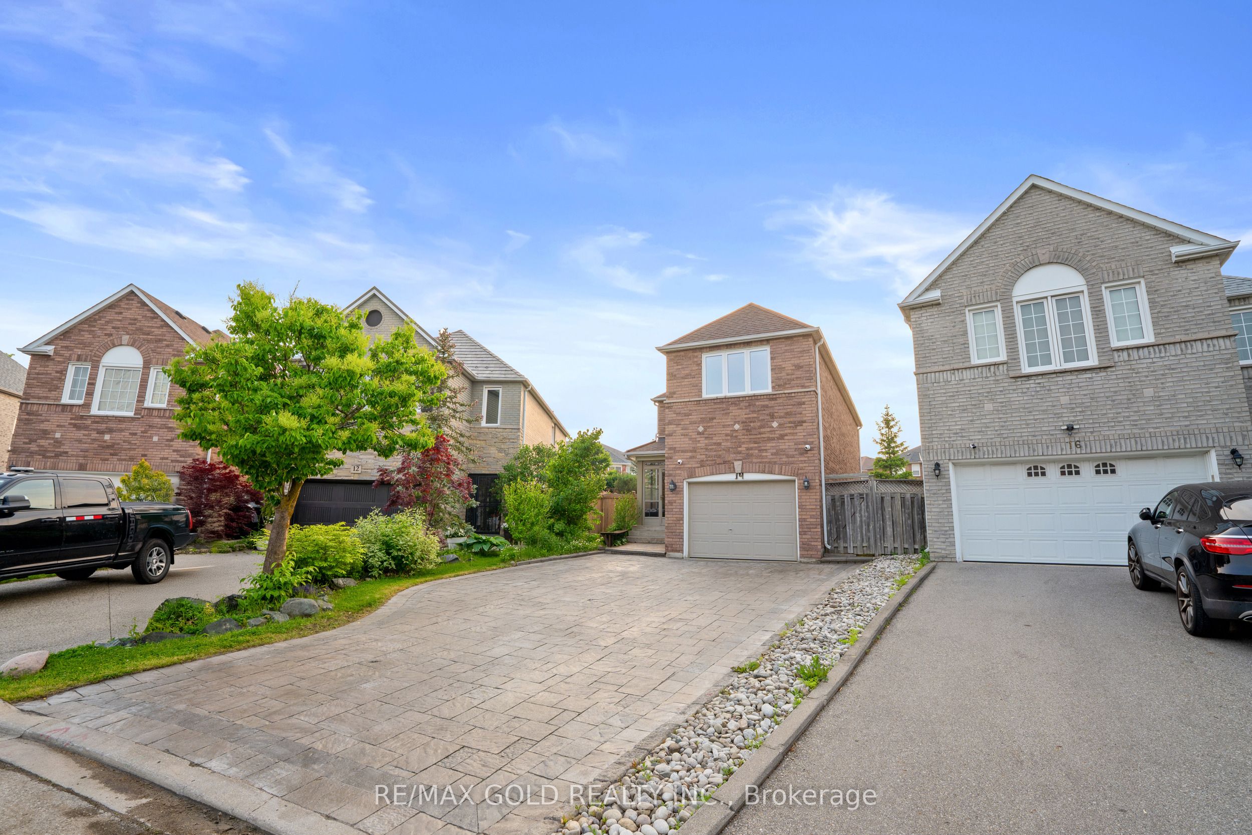 14 Twisted Oak Street