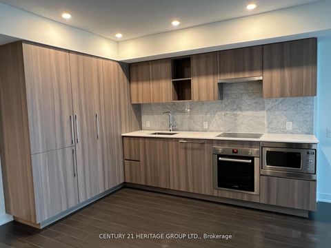 19 Bathurst Street 2210 Toronto ON M5V 2P1