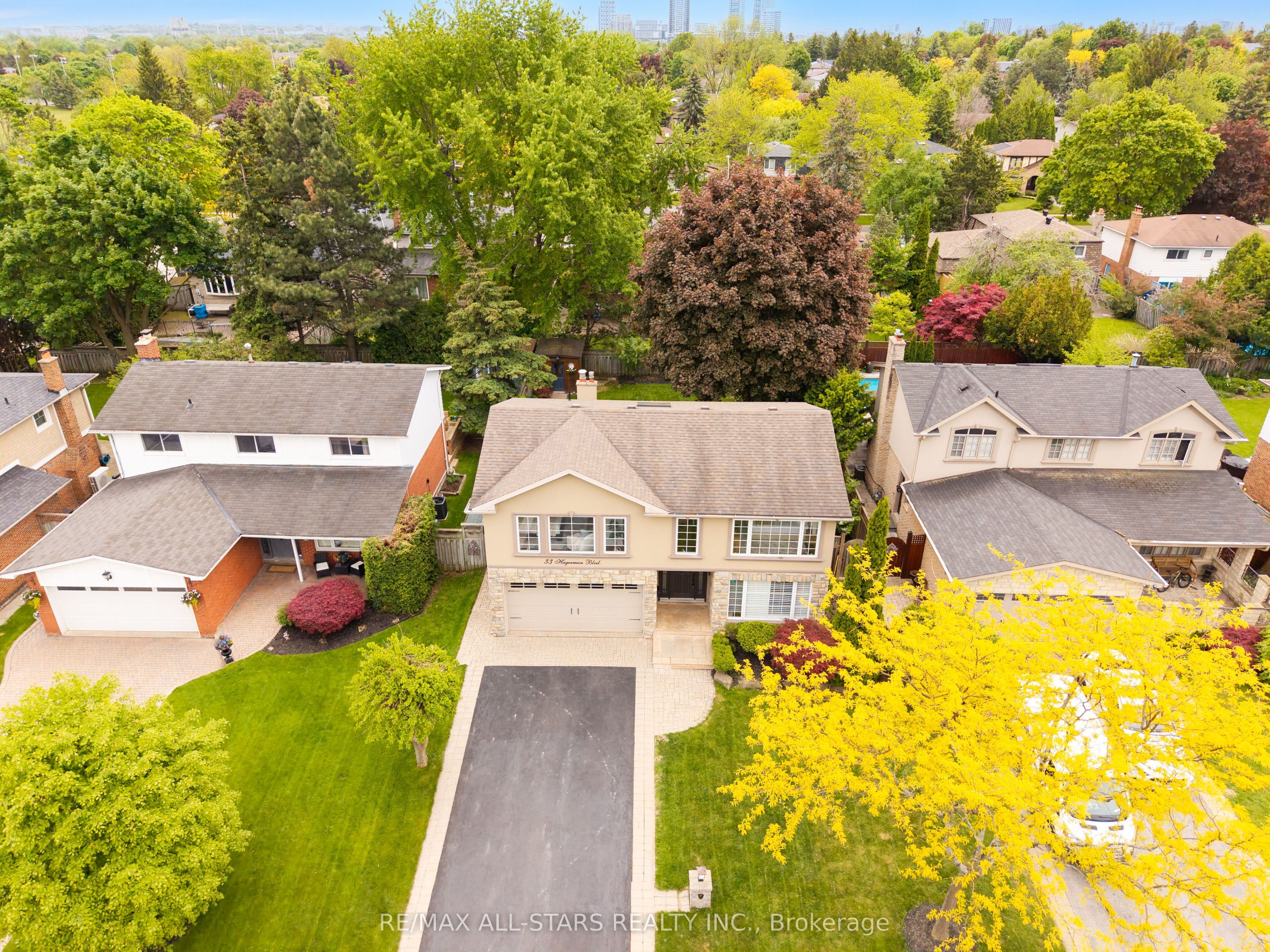 33 Hagerman Boulevard