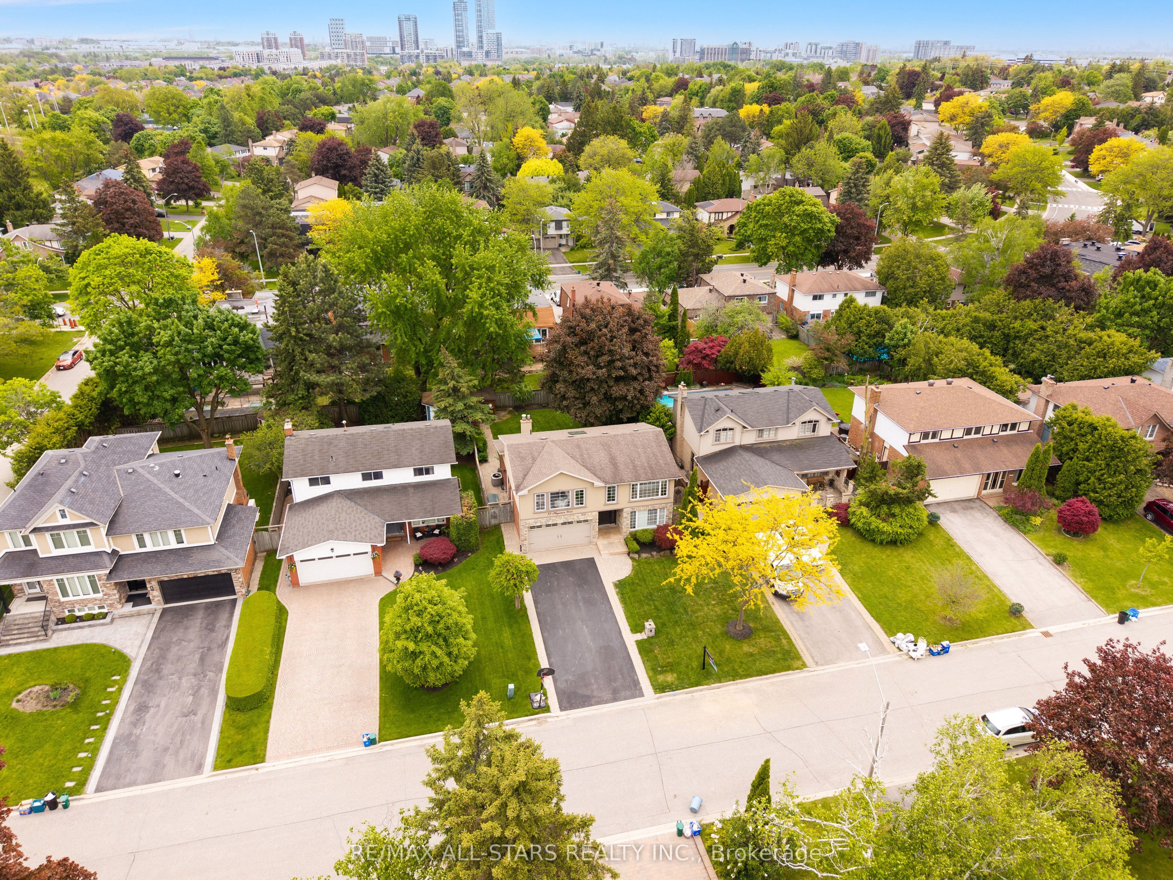 33 Hagerman Boulevard