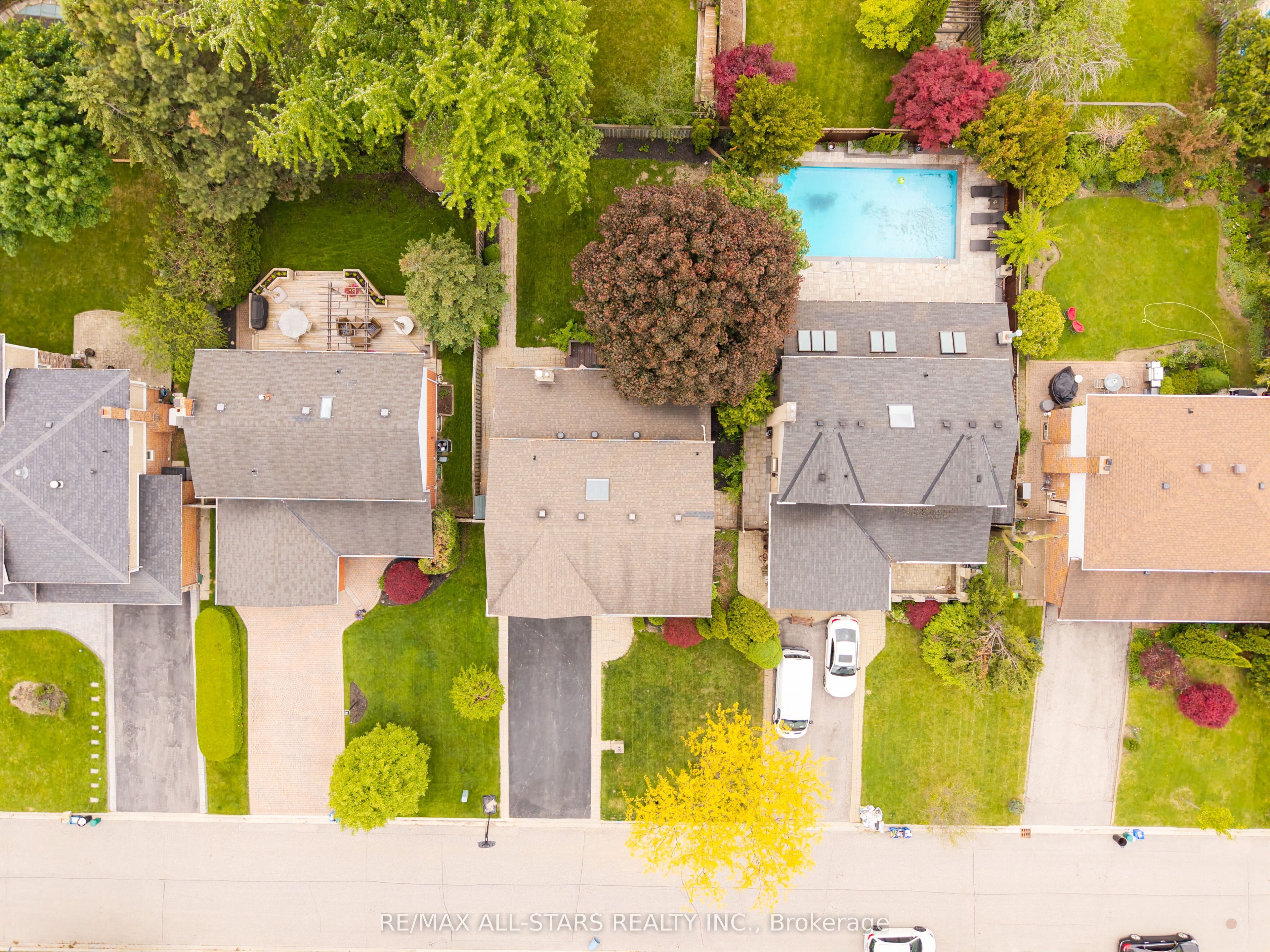 33 Hagerman Boulevard
