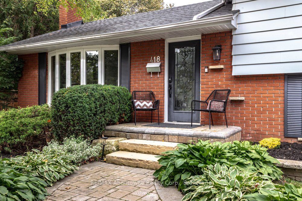 418 Fairlawn Crescent
