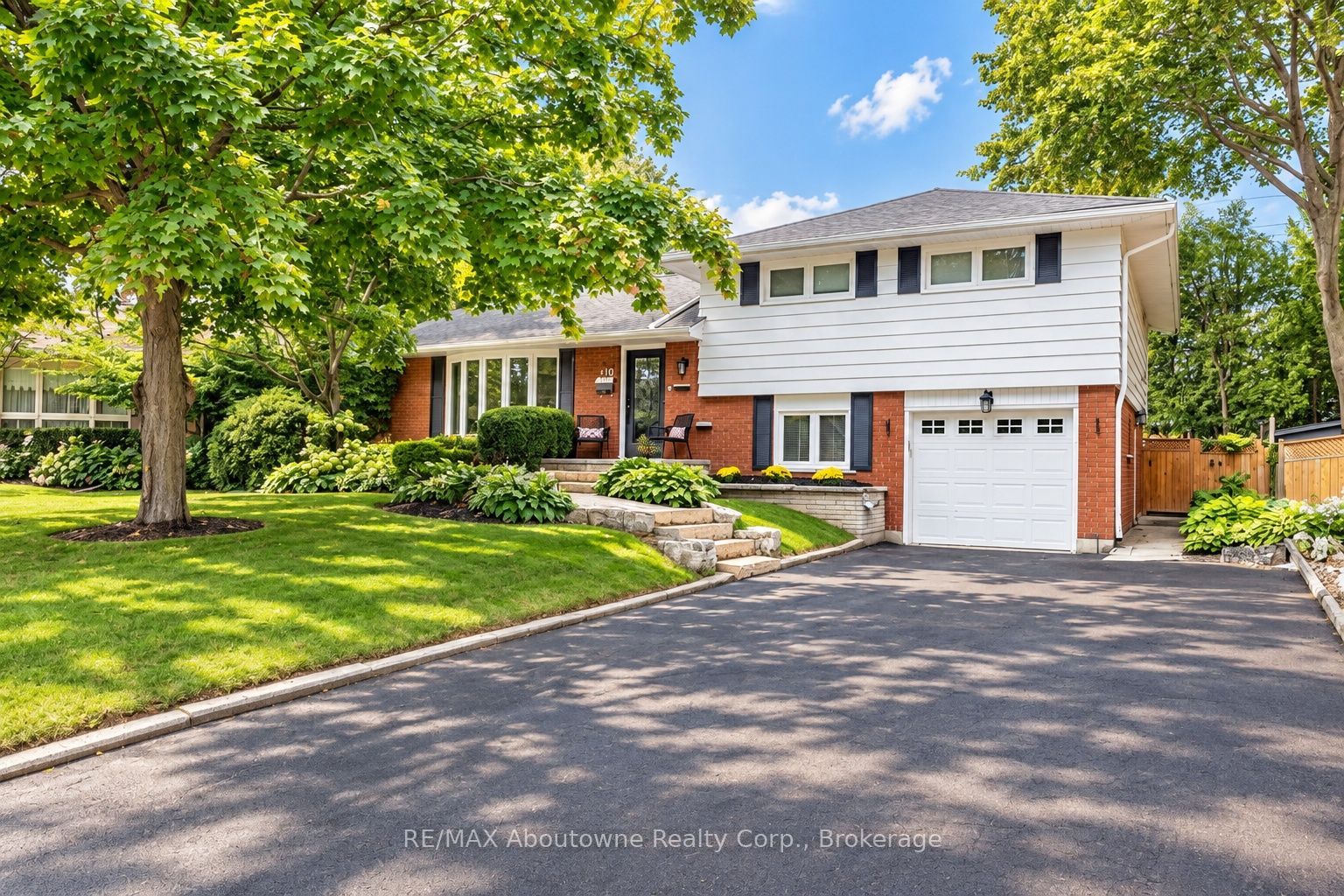 418 Fairlawn Crescent