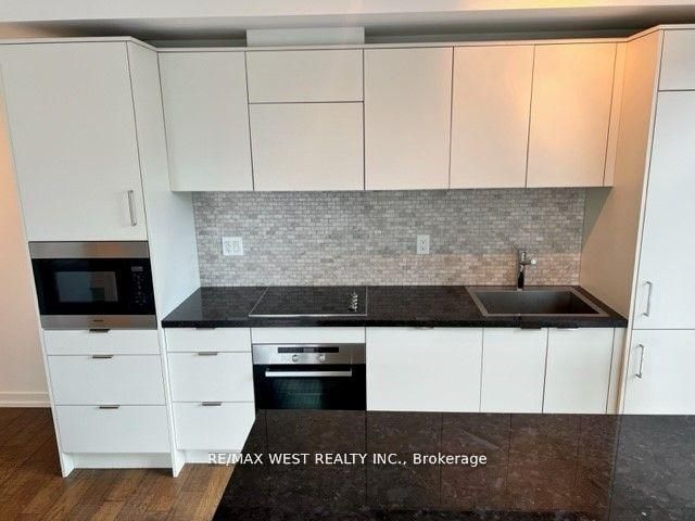 21 Widmer Street 1209