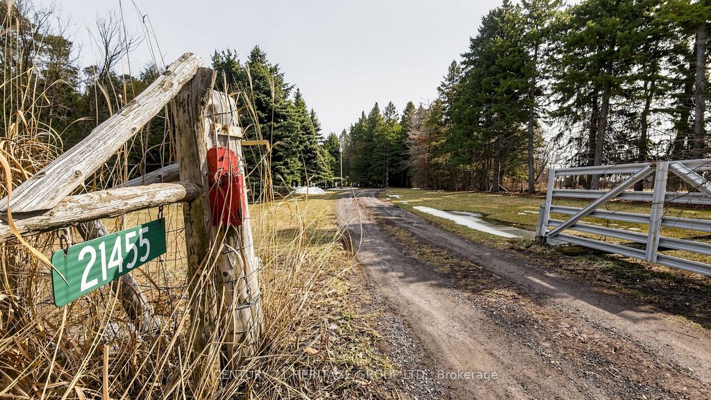 Photo of 21455 Warden Avenue, East Gwillimbury, ON L0G 1R0 (MLS # N13046036)