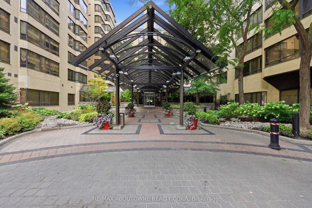 Photo of 280 Simcoe Street #1003, Toronto, ON M5T 2Y5 (MLS # C13842640)