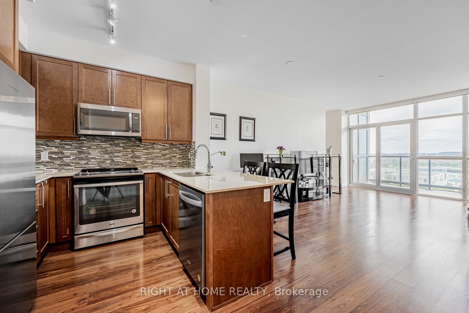 65 Oneida Crescent 1010