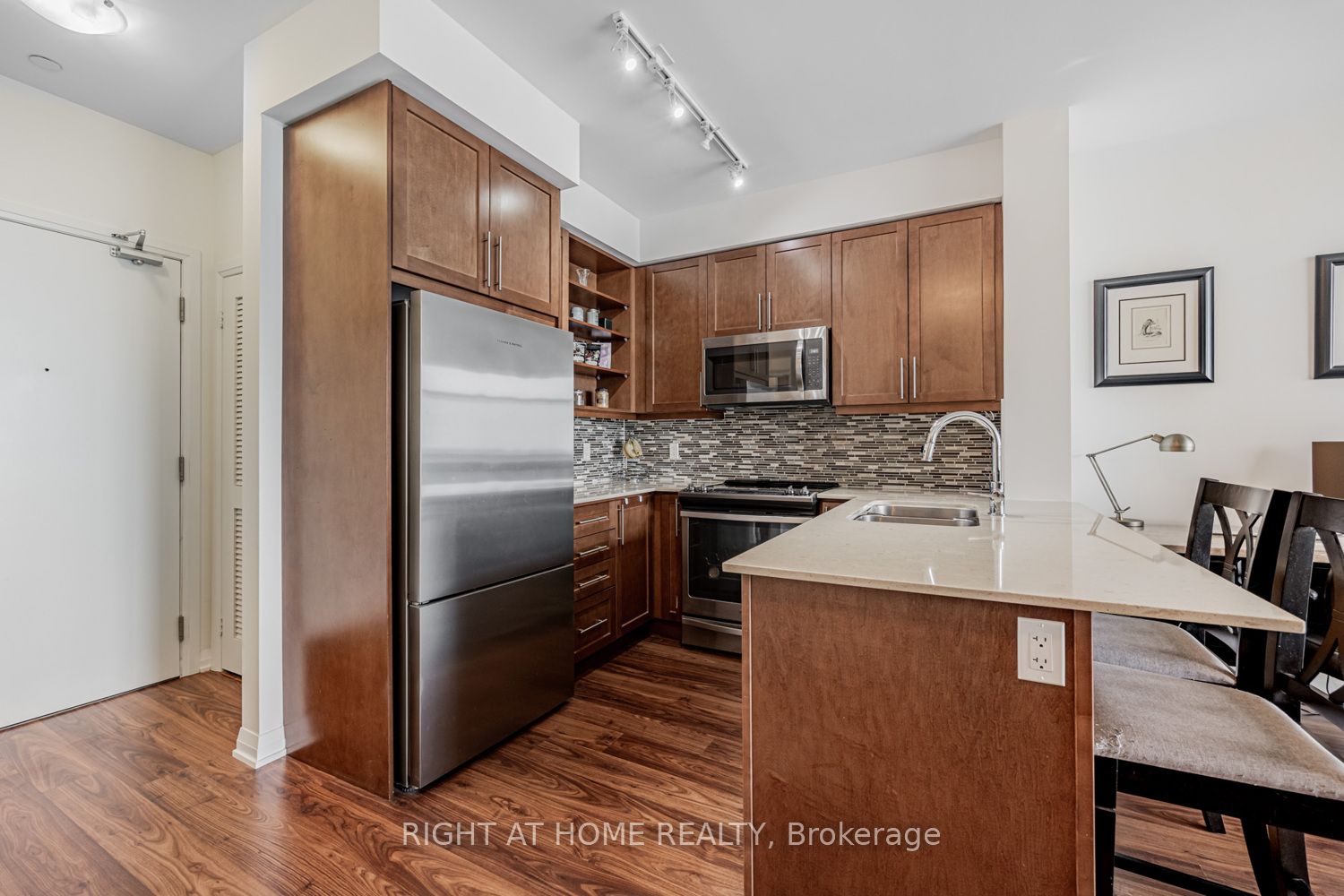 65 Oneida Crescent 1010