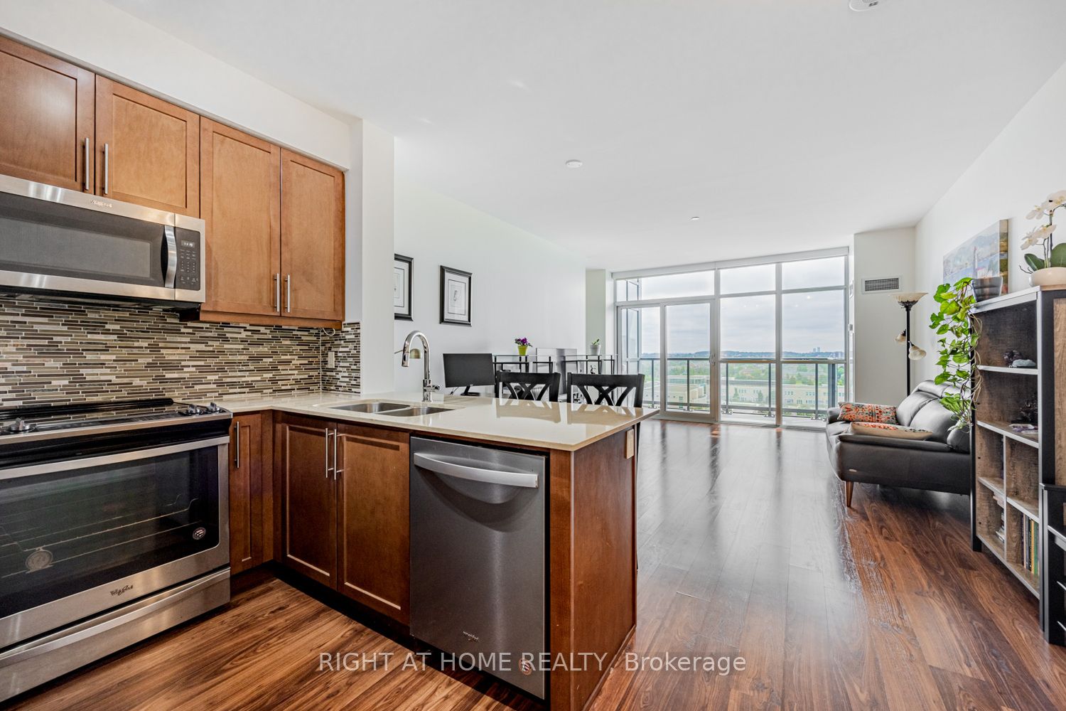 65 Oneida Crescent 1010