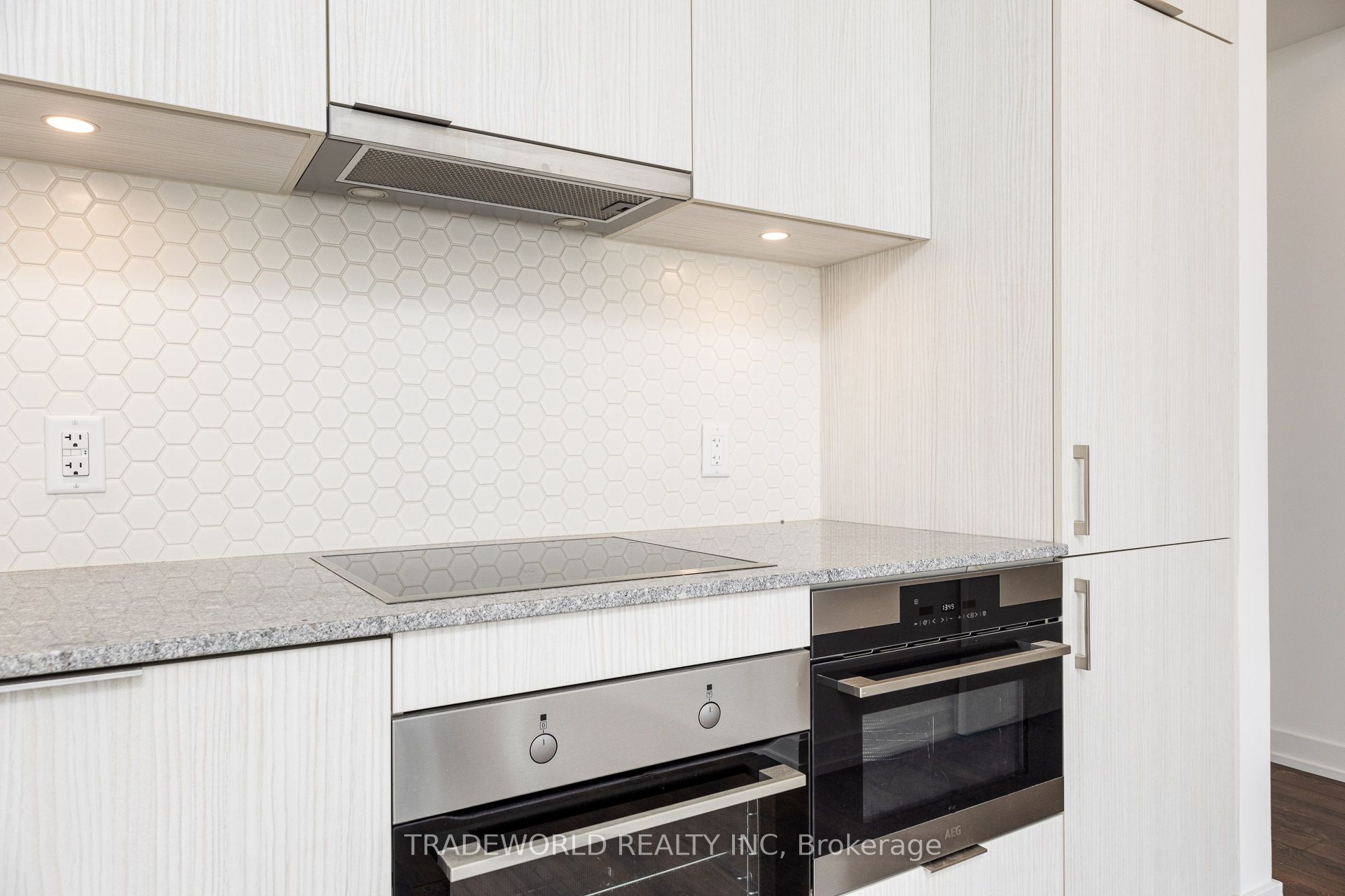 158 Front Street E 2015