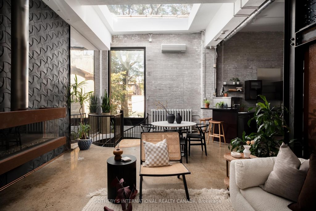 Photo of 264 Seaton Street #204, Toronto, ON M5A 2T4 (MLS # C12473162)