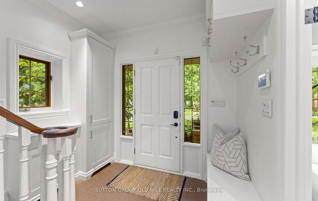 Photo of 162 Brentwood Road N, Toronto, ON M8X 2C9 (MLS # W13555120)
