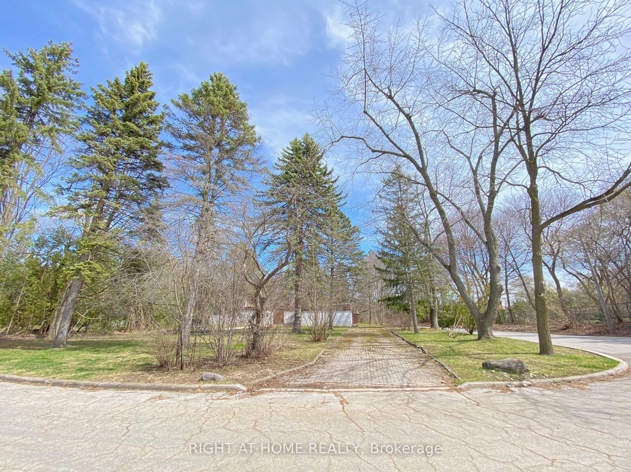 48 The Bridle Path