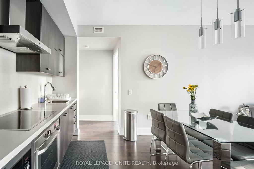 Photo of 560 Front Street W #828, Toronto, ON M5V 1C1 (MLS # C13876416)