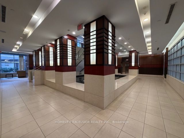 33 Cox Boulevard 825