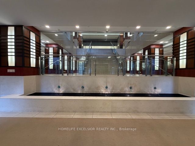 33 Cox Boulevard 825