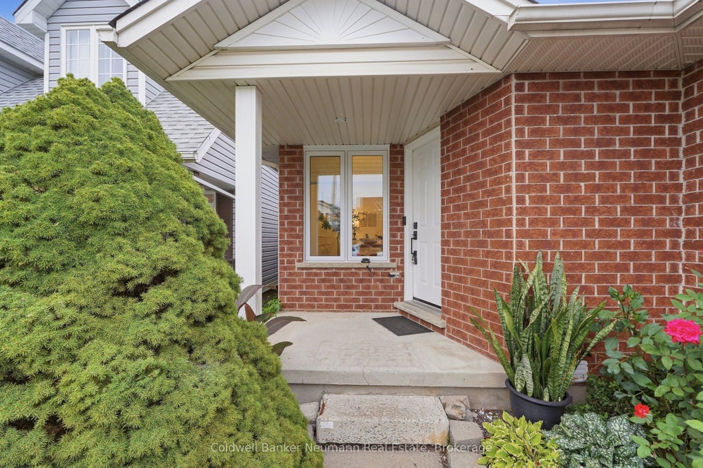 Photo of 20 Trailbrook Lane, Guelph, ON N1E 7B5 (MLS # X13817190)