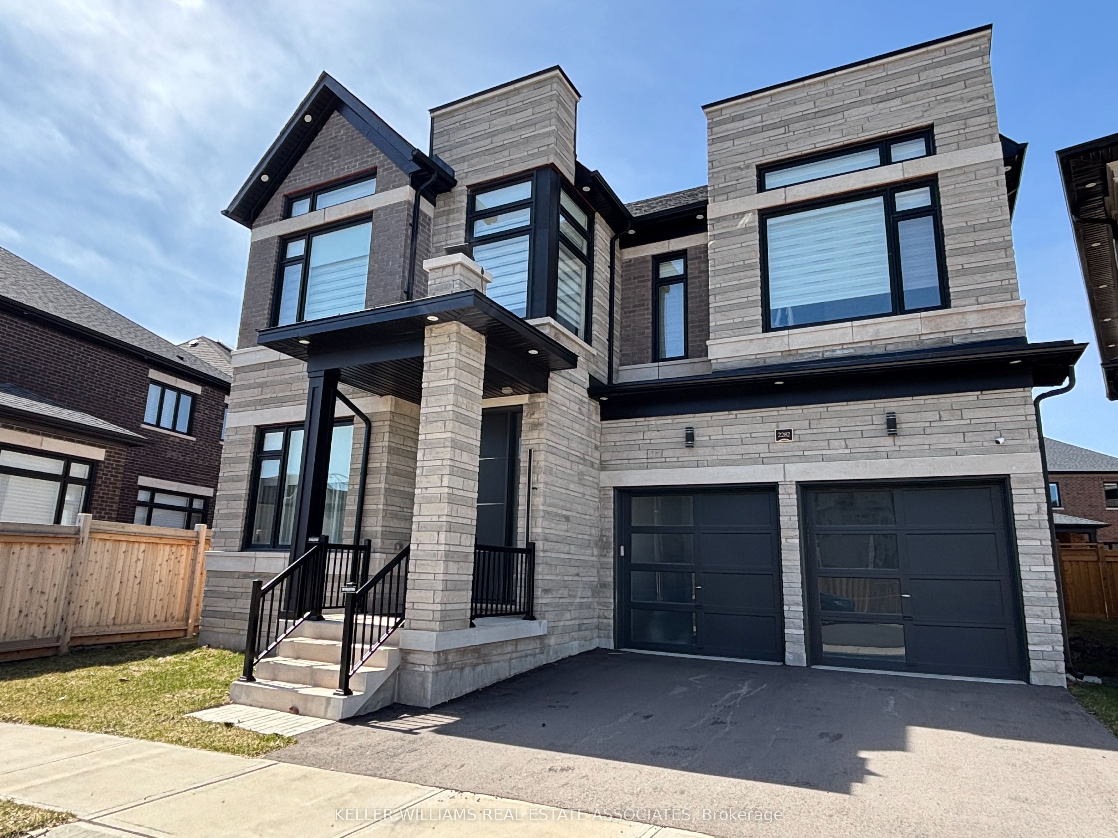 2282 Hyacinth Crescent