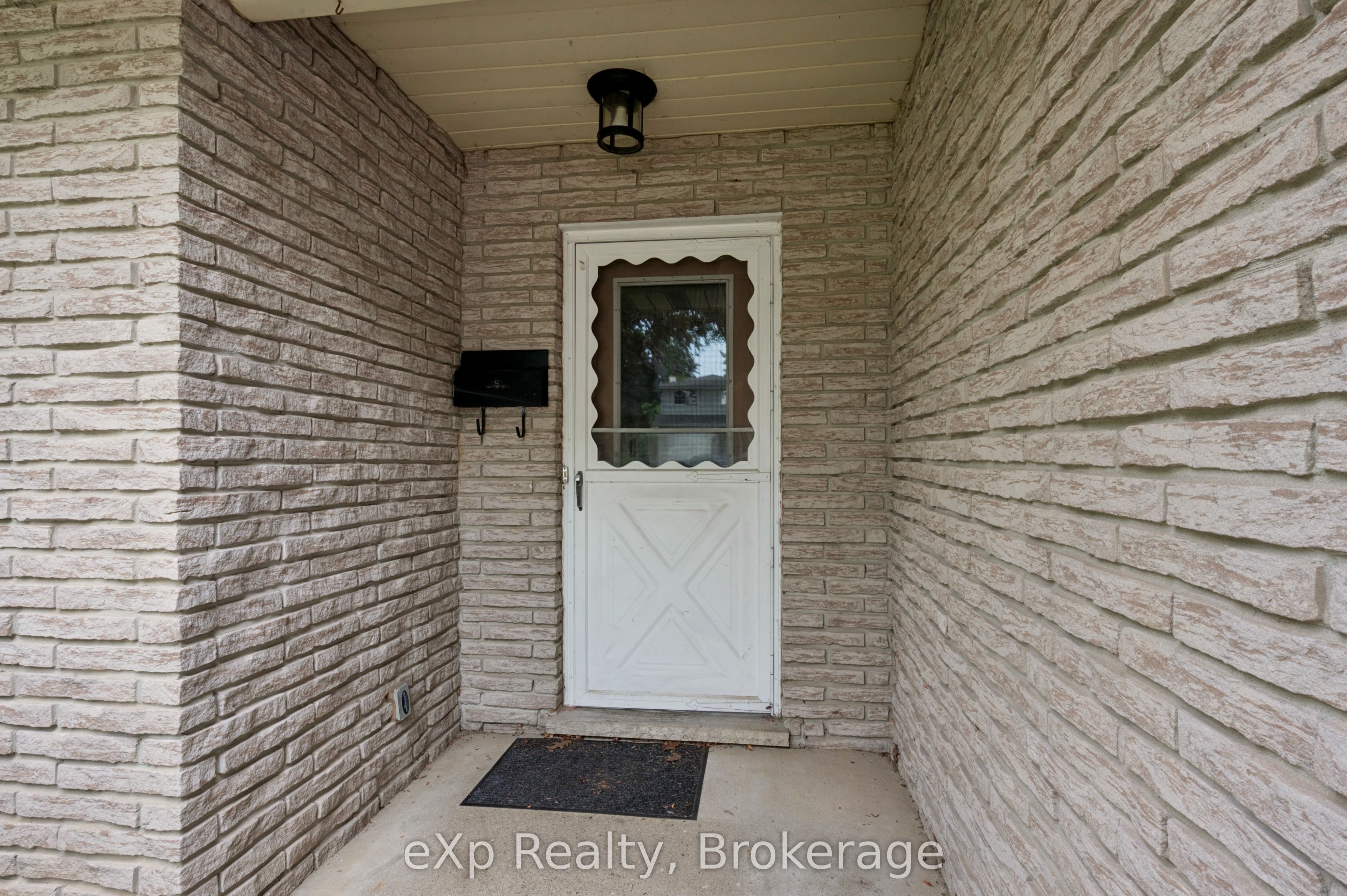 39 Keats Crescent