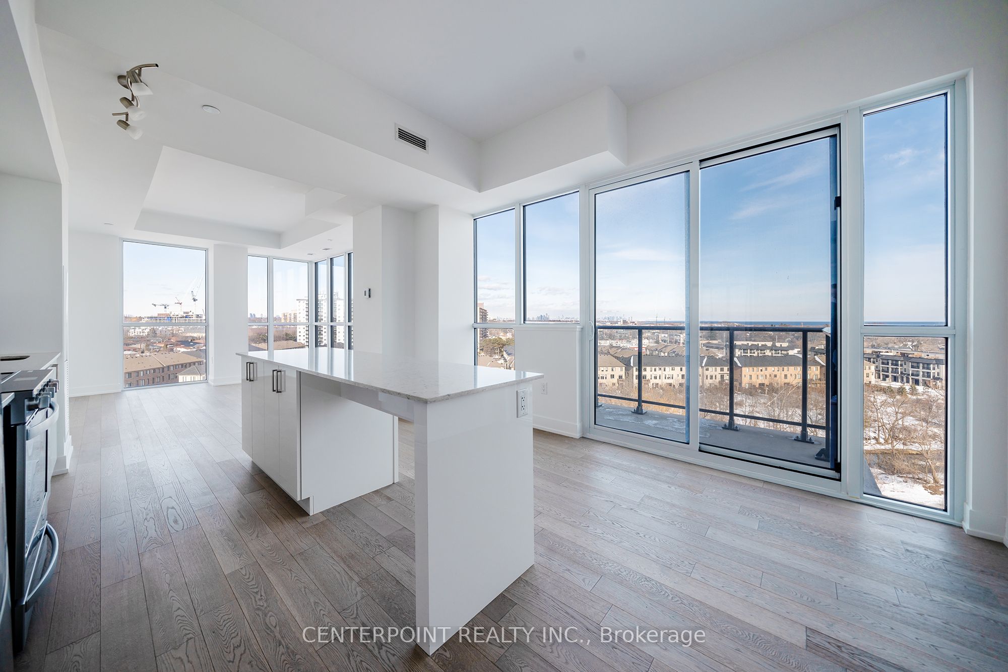 1063 Douglas Mccurdy Common 1102