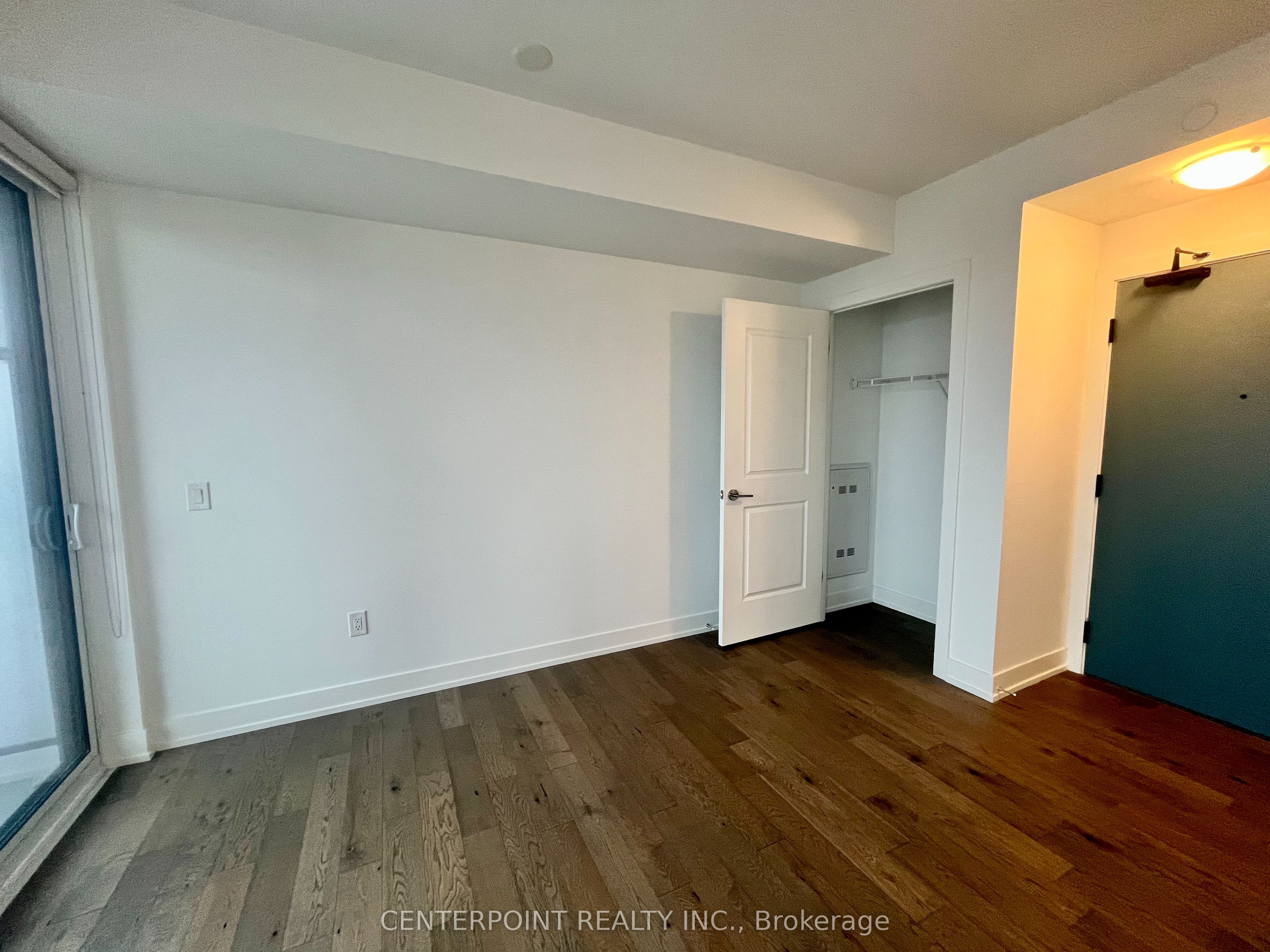 1063 Douglas Mccurdy Common 1102