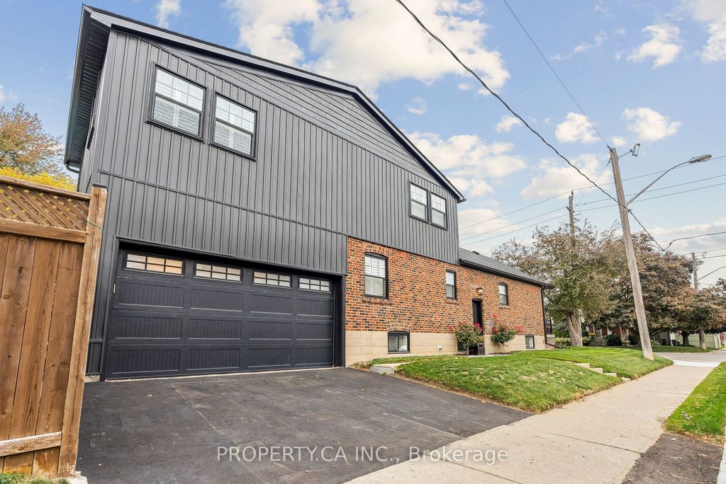 Photo of 1628 Woodbine Heights Boulevard, Toronto, ON M4B 3A5 (MLS # E12474225)